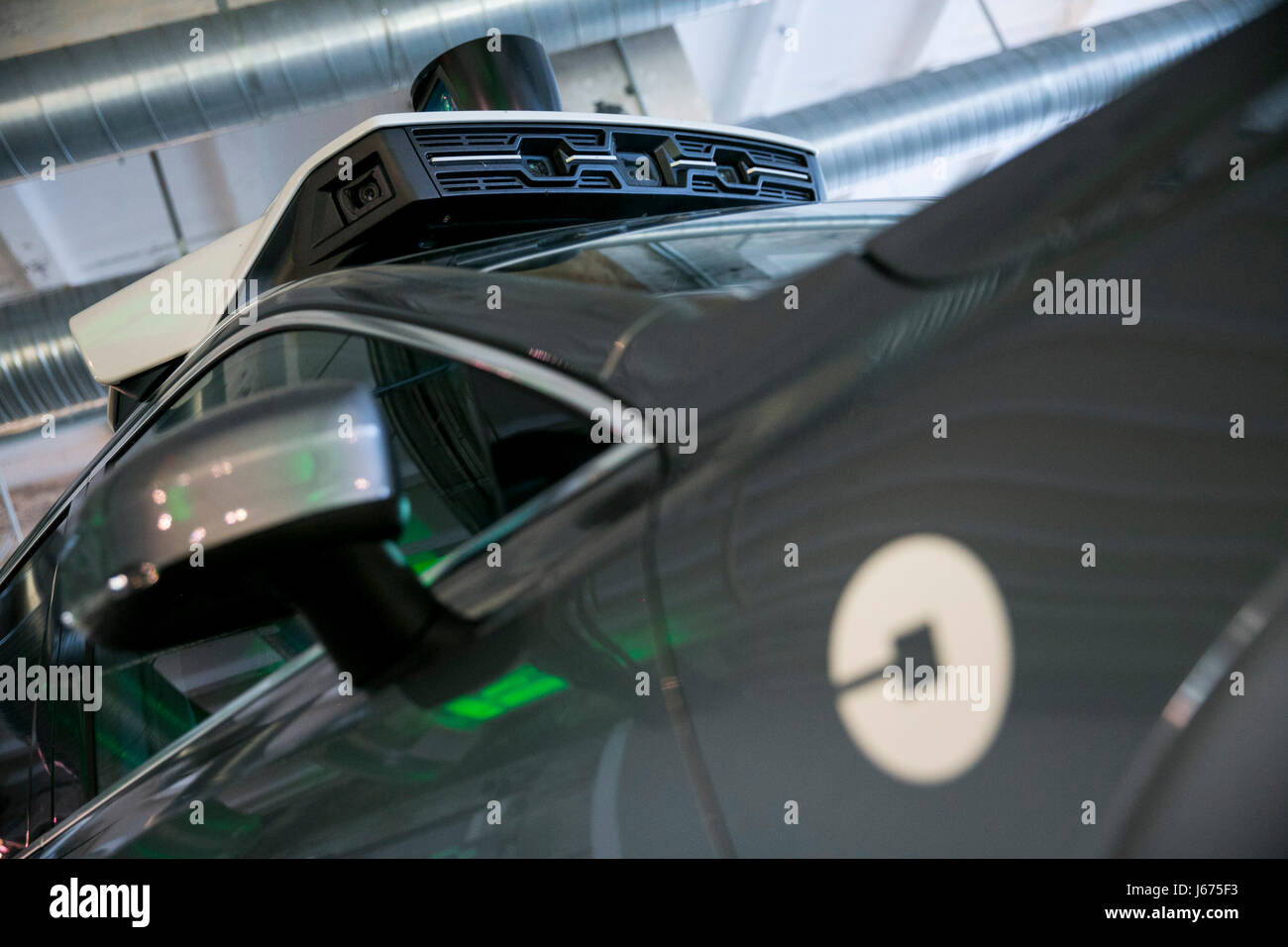 Un Uber logo su un Uber Technologies Inc., self-guida autonoma di Volvo Car. Foto Stock