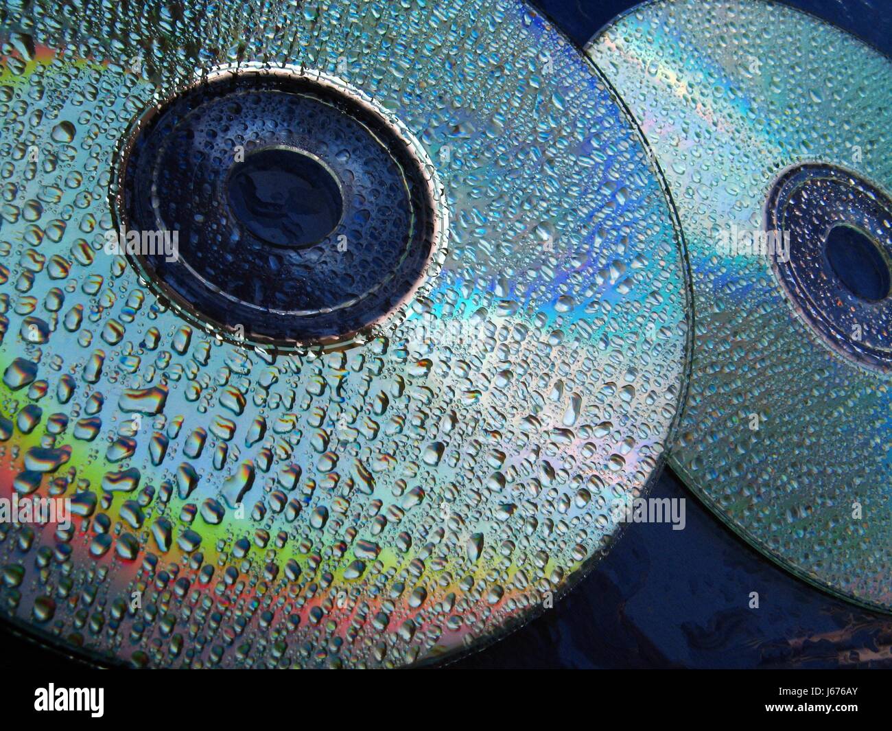 Drop rainbow cd dvd abstract colori dello spettro di colori di gocciolamento di acqua scende infiltrazioni Foto Stock