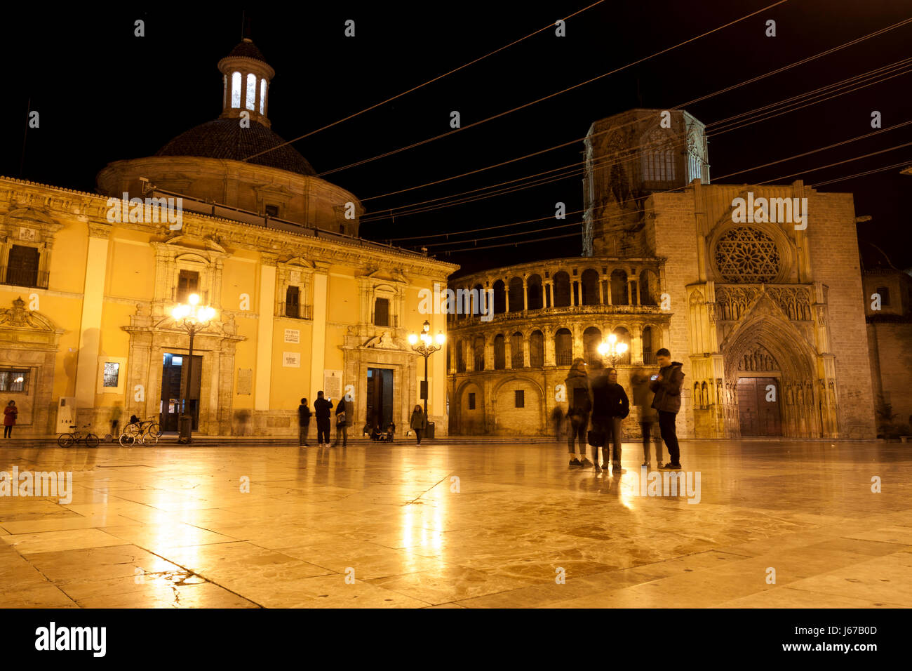 Mare de Déu square nella notte. Valencia, Spagna Foto Stock
