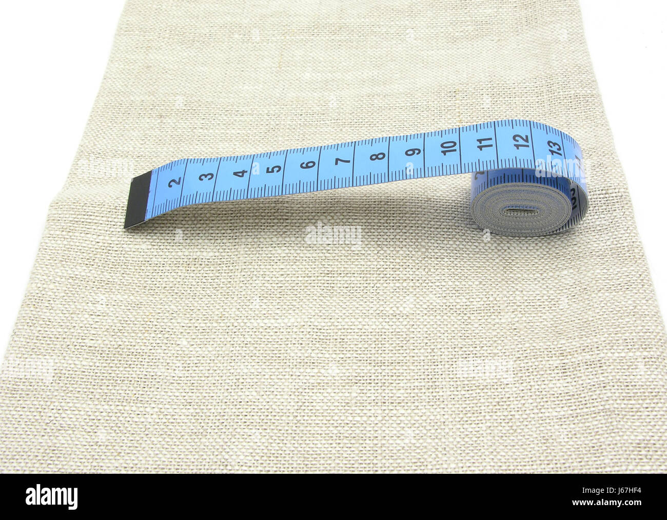 Blu nastro srotolato su tessuto di lino Foto Stock