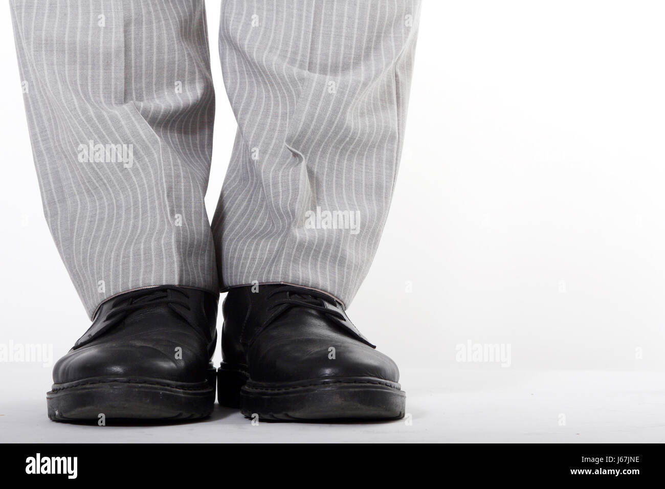 Piedi scarpe uomo vestito nero jetblack swarthy nero profondo piedi grigio  grigio tuta Foto stock - Alamy