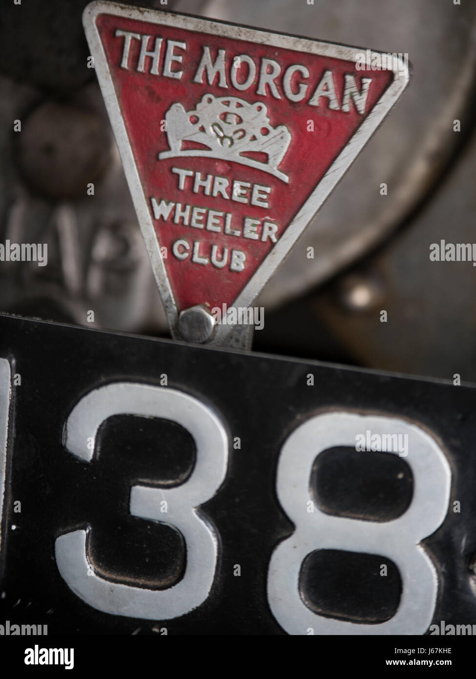 La Morgan 3 wheeler auto è popolare in tutto il mondo. Una rara francese costruito 3 wheeler siede in Morgan Motor Co. Museo di Malvern, Regno Unito. Foto Stock La Morgan 3 wheeler auto è popolare in tutto il mondo. Una rara francese costruito 3 wheeler siede in Morgan Motor Co. Museo di Malvern, Regno Unito. Foto Stock