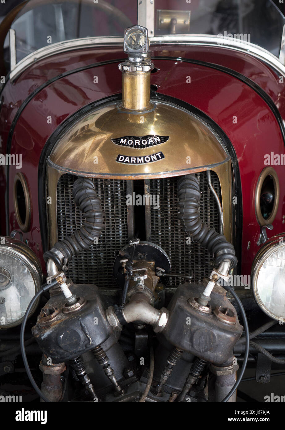 La Morgan 3 wheeler auto è popolare in tutto il mondo. Una rara francese costruito 3 wheeler siede in Morgan Motor Co. Museo di Malvern, Regno Unito. Foto Stock La Morgan 3 wheeler auto è popolare in tutto il mondo. Una rara francese costruito 3 wheeler siede in Morgan Motor Co. Museo di Malvern, Regno Unito. Foto Stock
