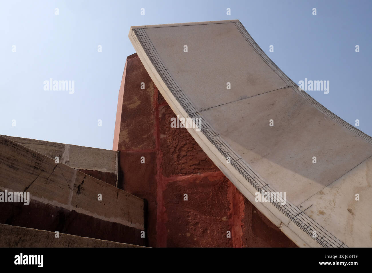 Famoso Osservatorio Jantar Mantar, una collezione enorme di strumenti astronomici a Jaipur, India Rajasthan, India Foto Stock