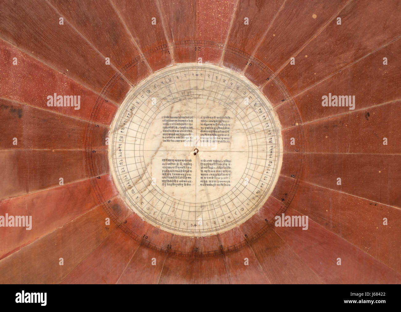 Narivalaya Yantra, Meridiana di Jantar Mantar, antico osservatorio. Jaipur, Rajasthan, India il 16 febbraio 2016. Foto Stock