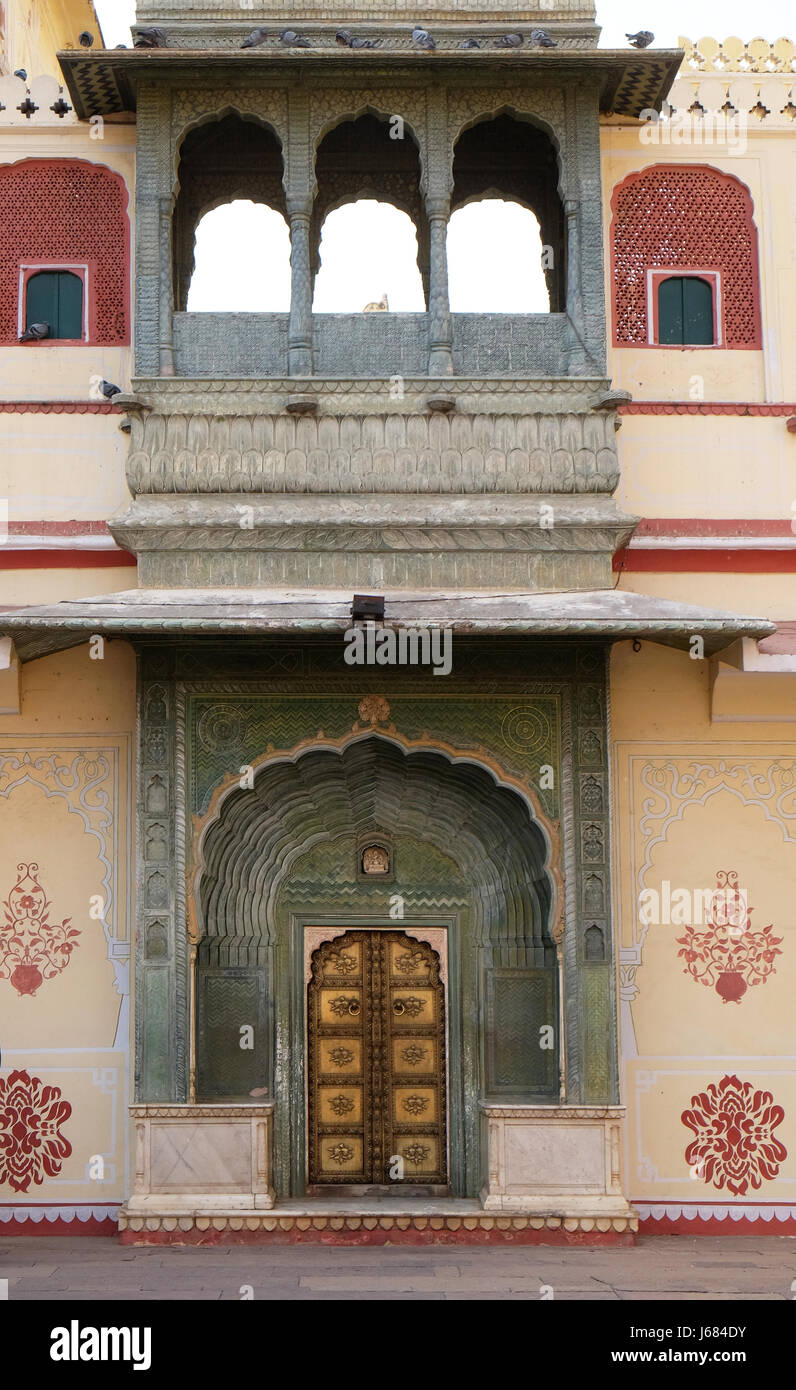 Ornano la porta a Chandra Mahal, Jaipur City Palace di Jaipur, Rajasthan, India, a febbraio, 16, 2016. Foto Stock