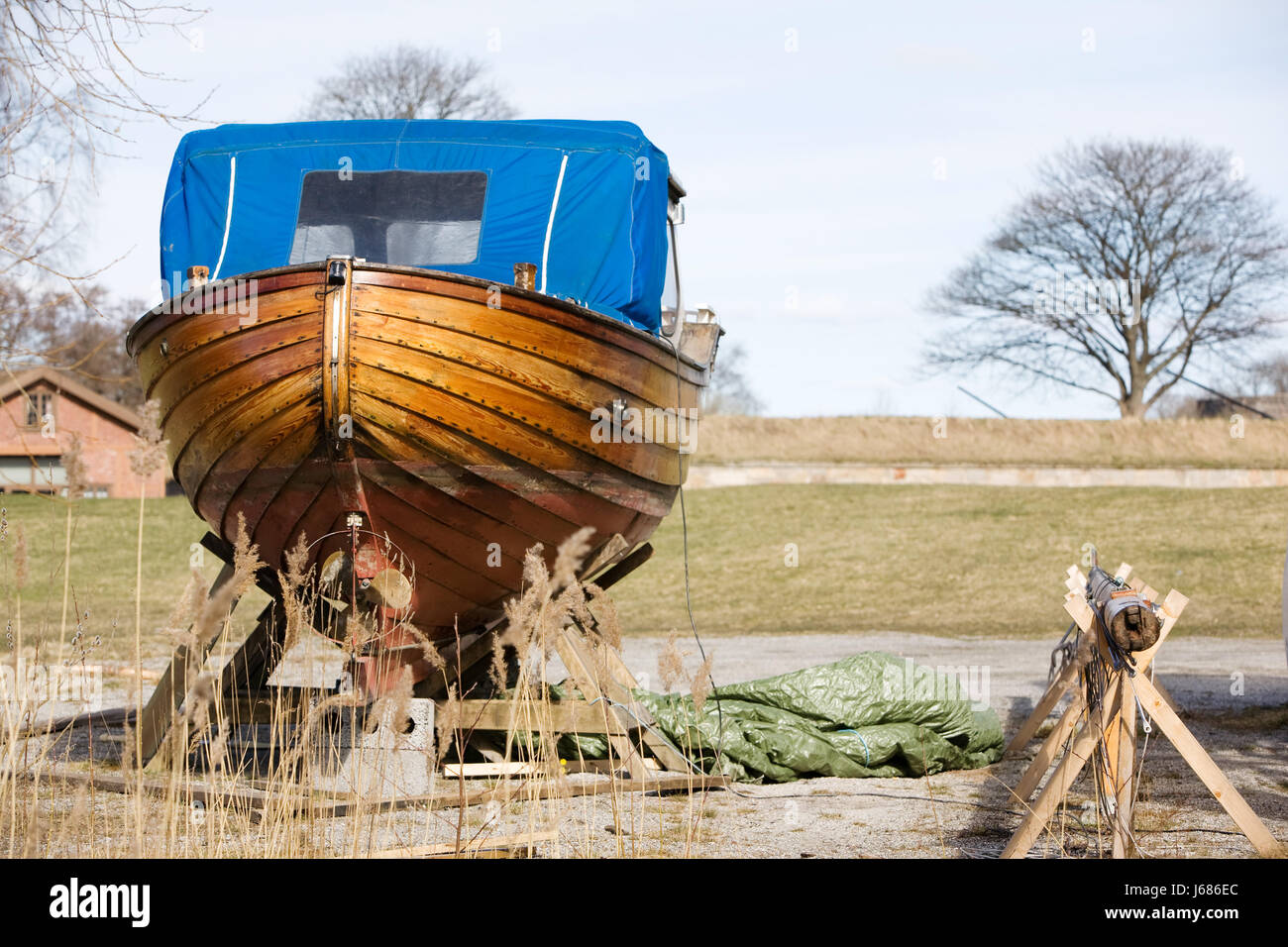 In inverno il legno antico porto di vela piccolo piccolo breve Norvegia hobby la riparazione Foto Stock