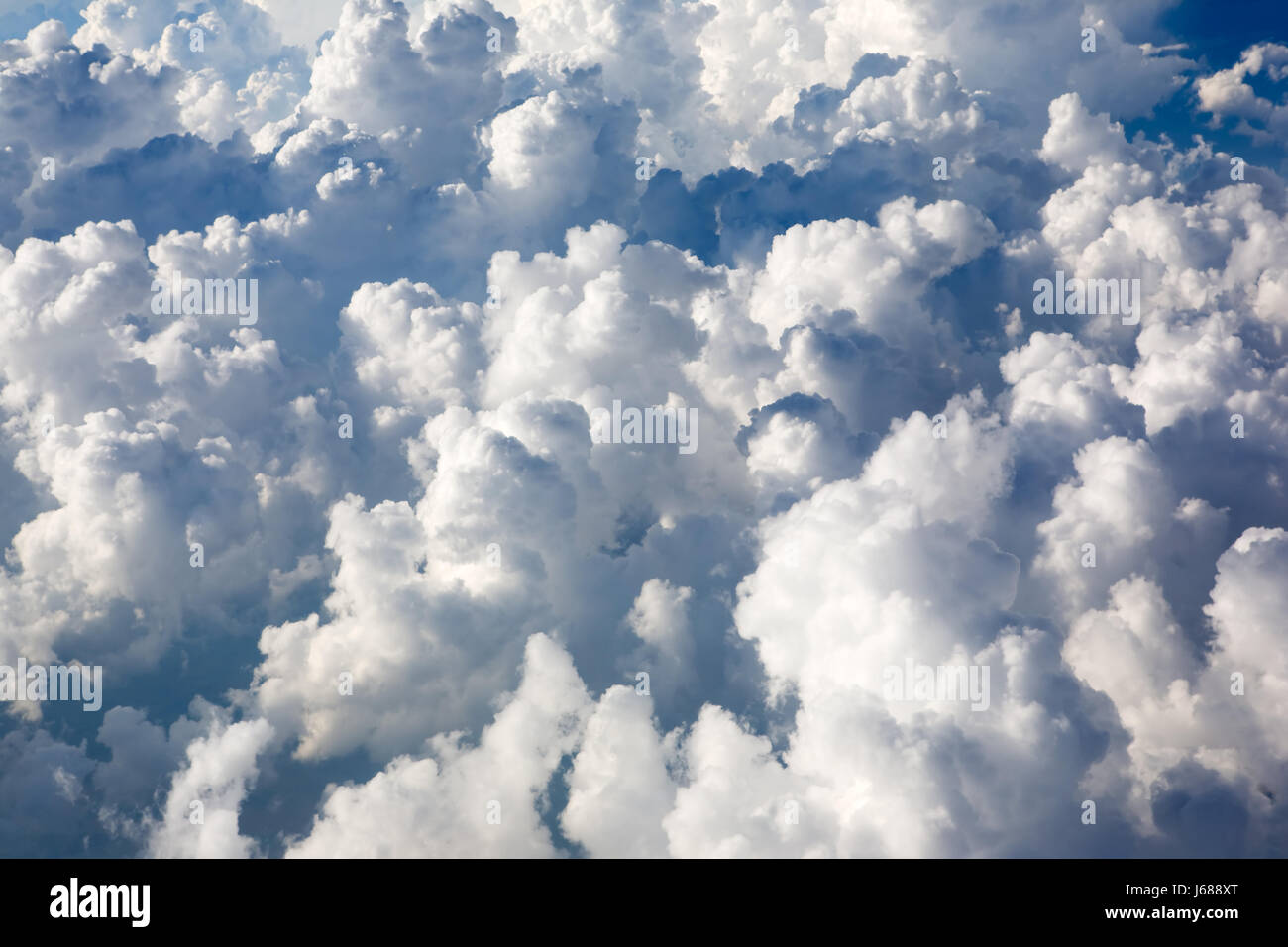 Blue Horizon volo spaziale cielo paradiso la formazione di nube drammatica nuvoloso Foto Stock