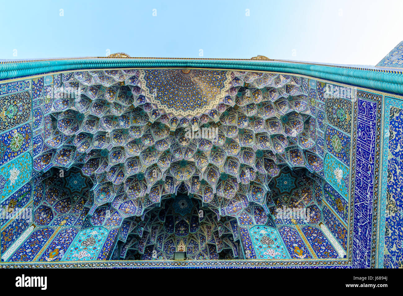 Vista su oggetti di ornamento di moschea in Iran Foto Stock