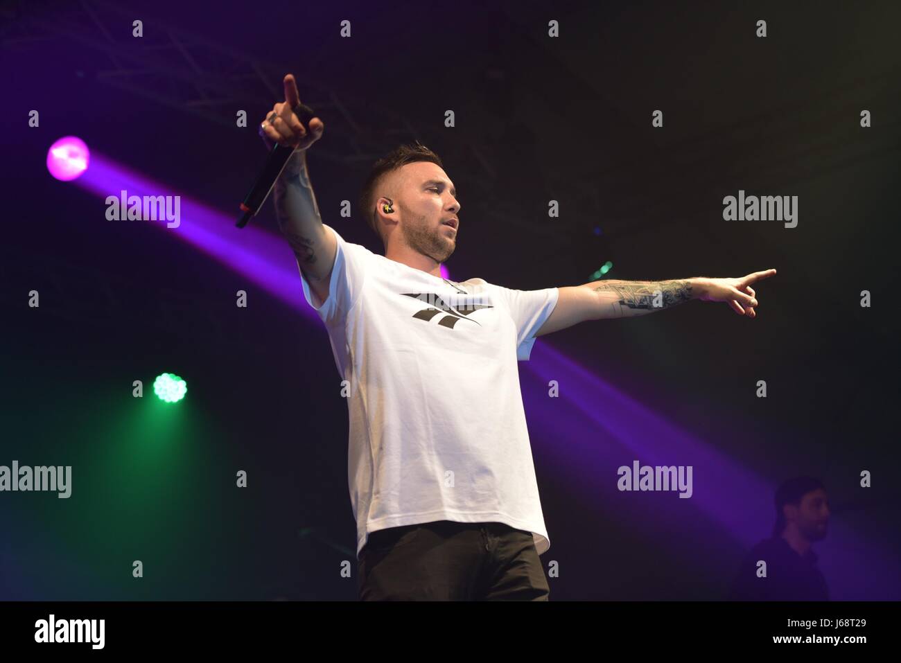 Napoli, Italia. 19 Maggio, 2017. Il rapper italiano Mattia Briga eseguita dal vivo presso la Casa della Musica di Napoli con il suo tour italiano di "Talento Live'. Credito: Paola Visone/Pacific Press/Alamy Live News Foto Stock