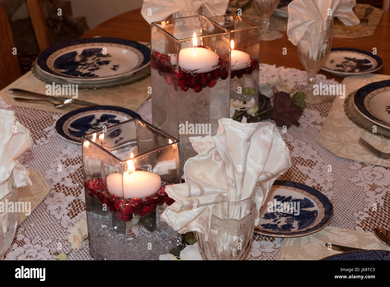 Decorativo candela galleggiante messa in tavola Foto Stock