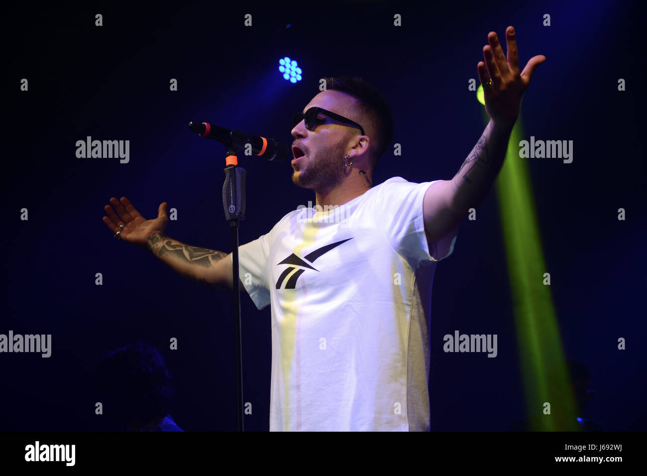 Napoli, Italia. 19 Maggio, 2017. Il rapper italiano Mattia Briga eseguita dal vivo presso la Casa della Musica di Napoli con il suo tour "Talento Tour'. Foto Stock