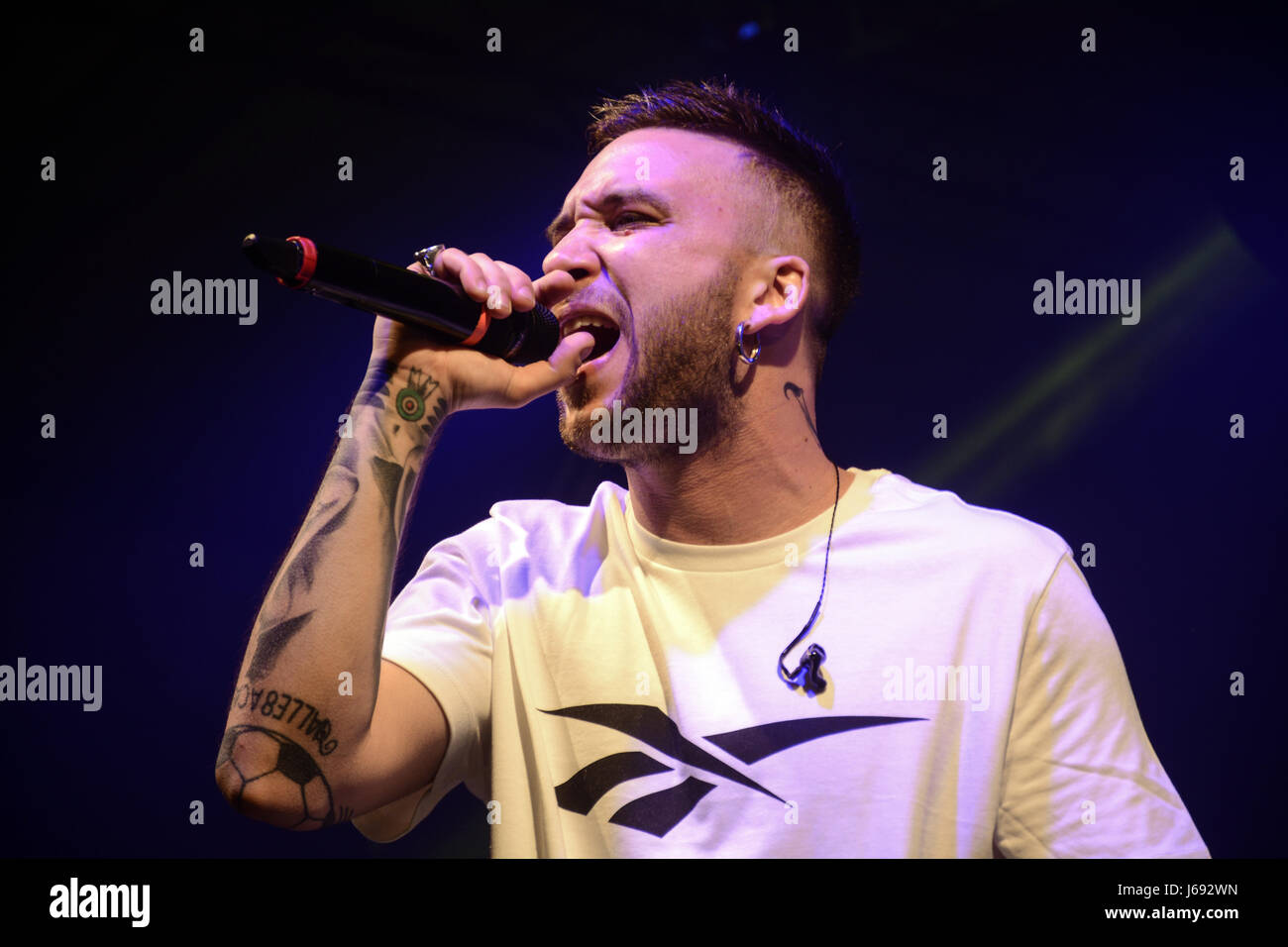 Napoli, Italia. 19 Maggio, 2017. Il rapper italiano Mattia Briga eseguita dal vivo presso la Casa della Musica di Napoli con il suo tour "Talento Tour'. Foto Stock