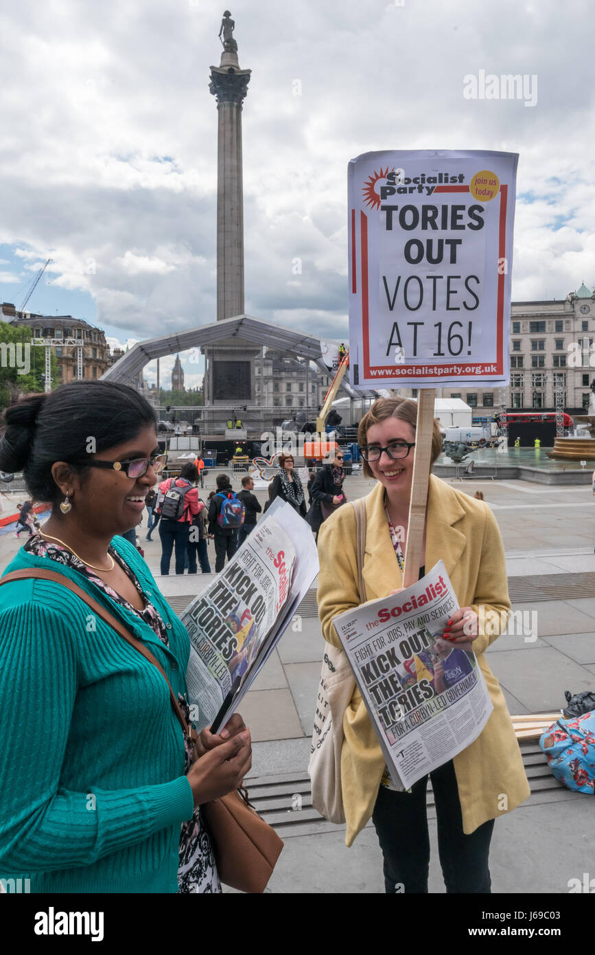 Londra, Regno Unito. Il 20 maggio 2017. Teen voce, che lo scorso anno ha protestato su 16-18 anni non avente alcuna dire nel voto Brexit, venuto a Trafalgar Square per chiamate di voti in tutte le elezioni nel Regno Unito a 16. Dicono che è ingiusto che mentre sono in grado di lavorare e di pagare le tasse e anche di unire le forze armate non hanno dire in voti che per effetto del loro futuro per un probabilmente in misura maggiore rispetto a chi ha il diritto di voto alle elezioni per il momento. Come pure abbassando l'età per votare, vogliono anche i giovani a dire la politica in materia di istruzione e formazione e a migliorare la salute mentale della formazione in scuole e assistenza in materia di salute mentale per giovani p Foto Stock