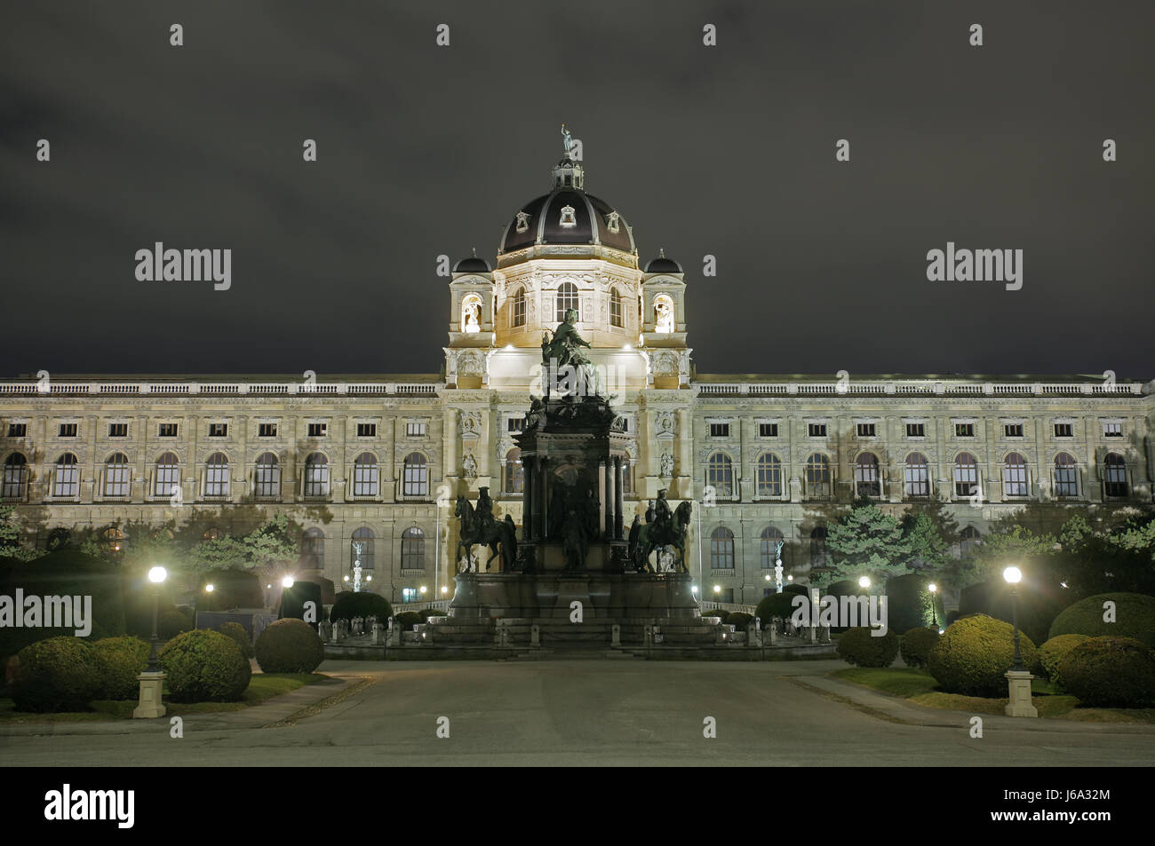 Notte di Vienna notturna museo storico protezione di edifici storici e Foto Stock