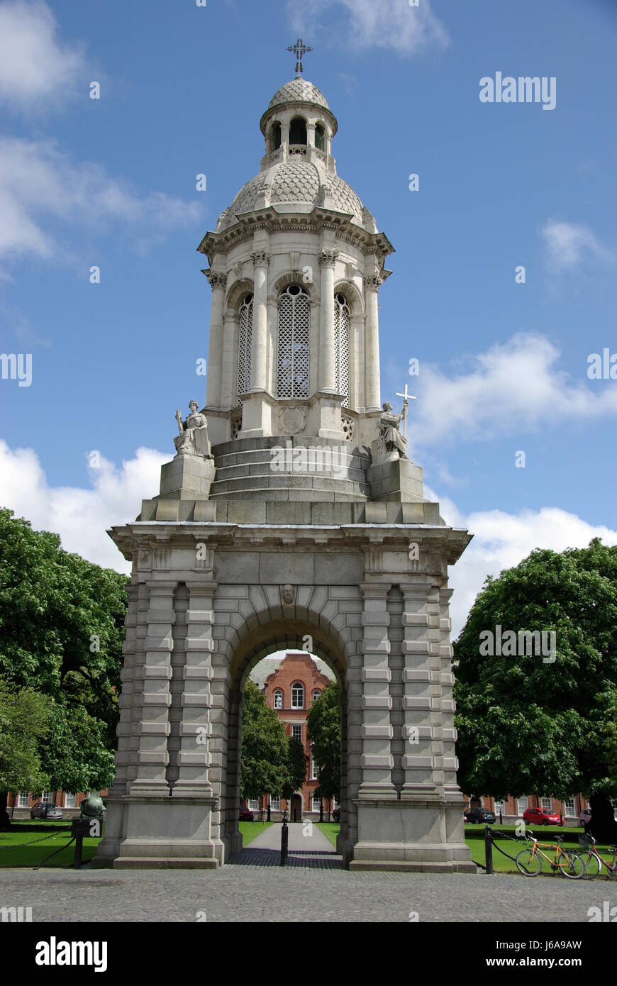 Monumento college monumento torre arch square stile di architettura costruttiva Foto Stock