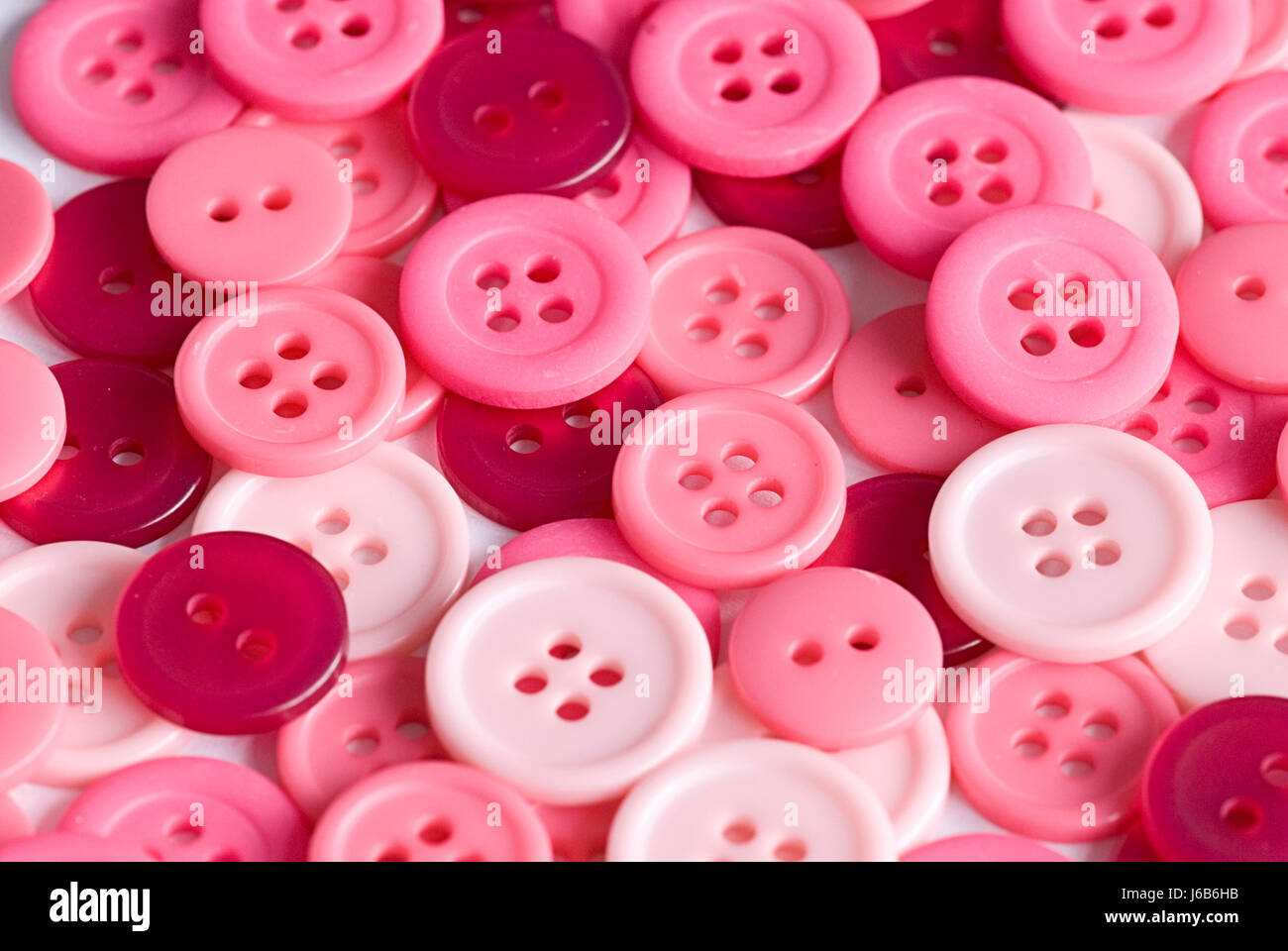 Materiale sintetico plastico accessori pulsanti accessori molti rosa macro oggetto Foto Stock