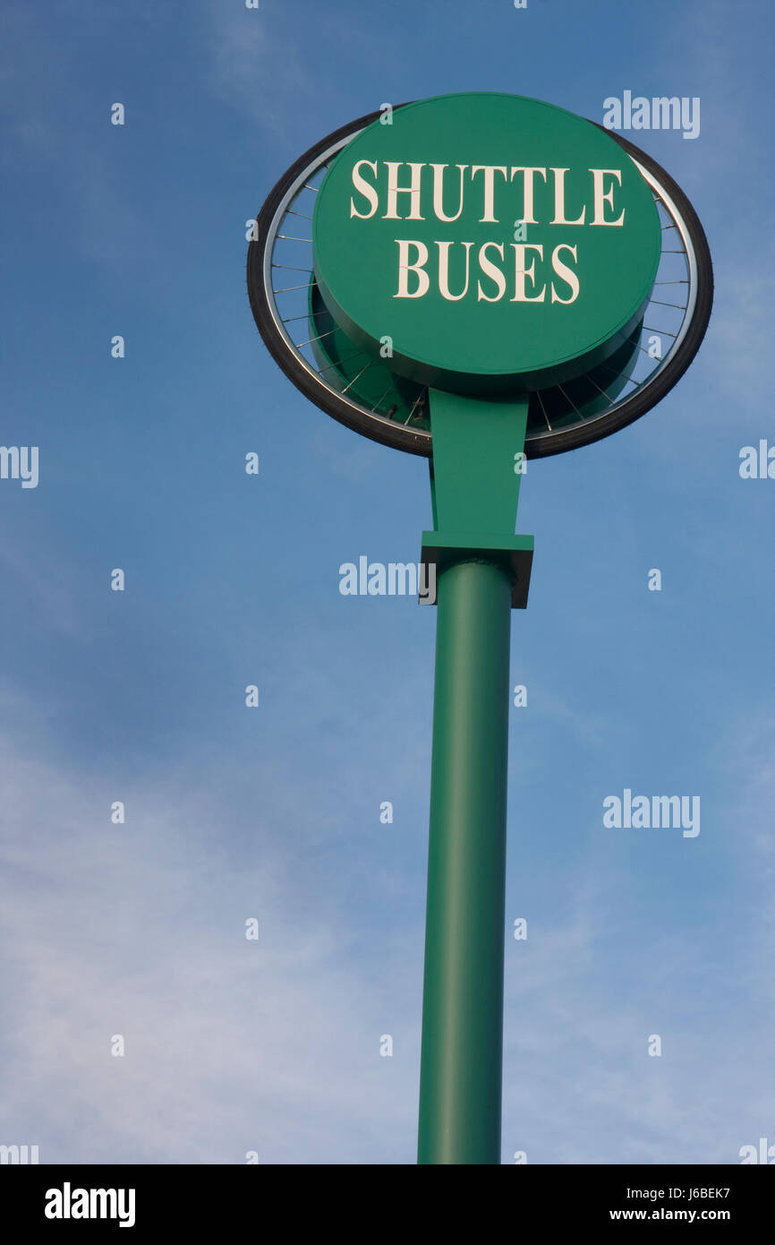 Segno veicolo mezzi di viaggio autobus autobus omnibus verde verticale fermata university Foto Stock