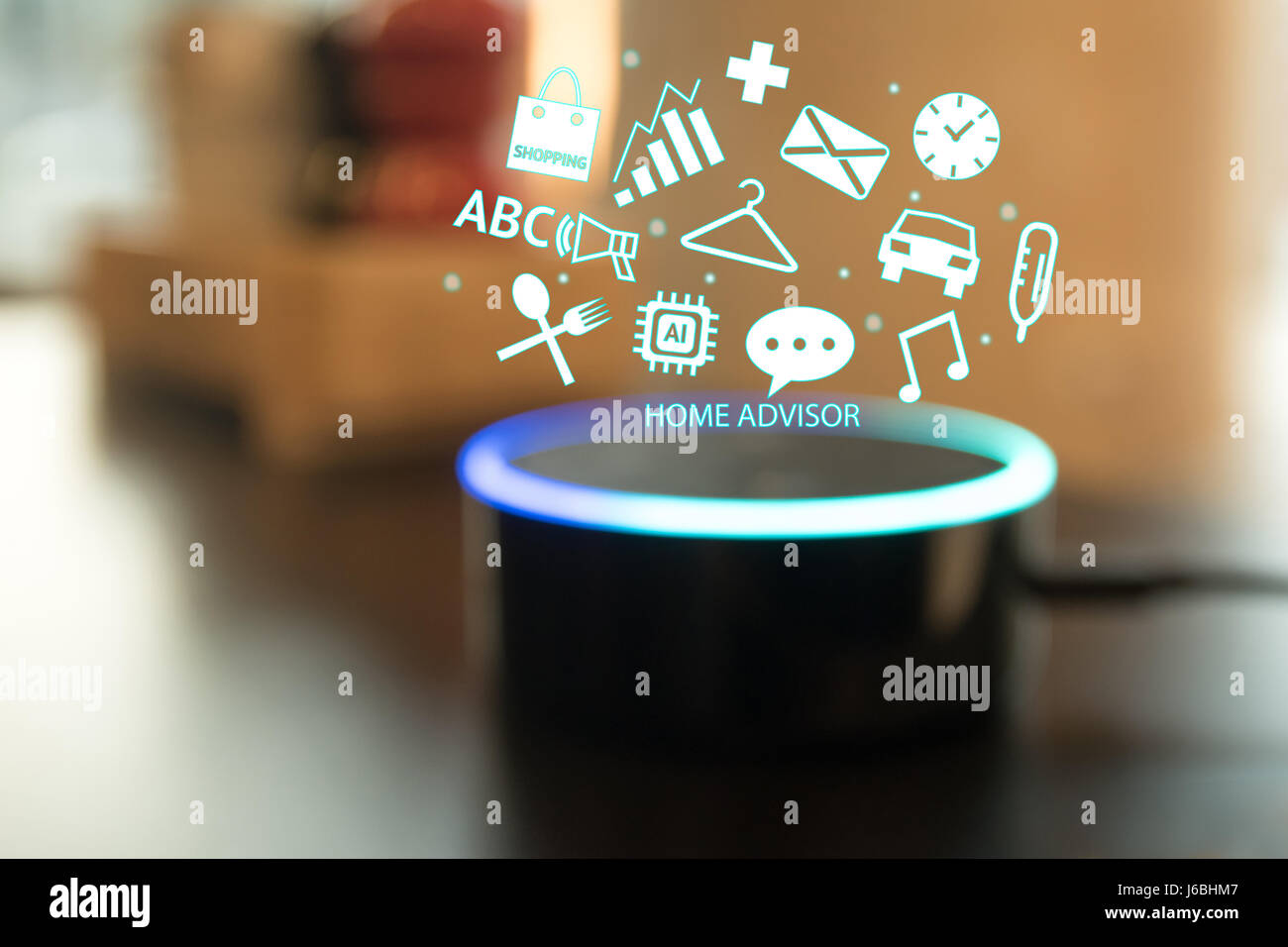 Home advisor , il riconoscimento vocale , intelligenza artificiale e dispositivo internet delle cose concetto. Le icone della tecnologia e cucina di sfocatura dello sfondo. Foto Stock