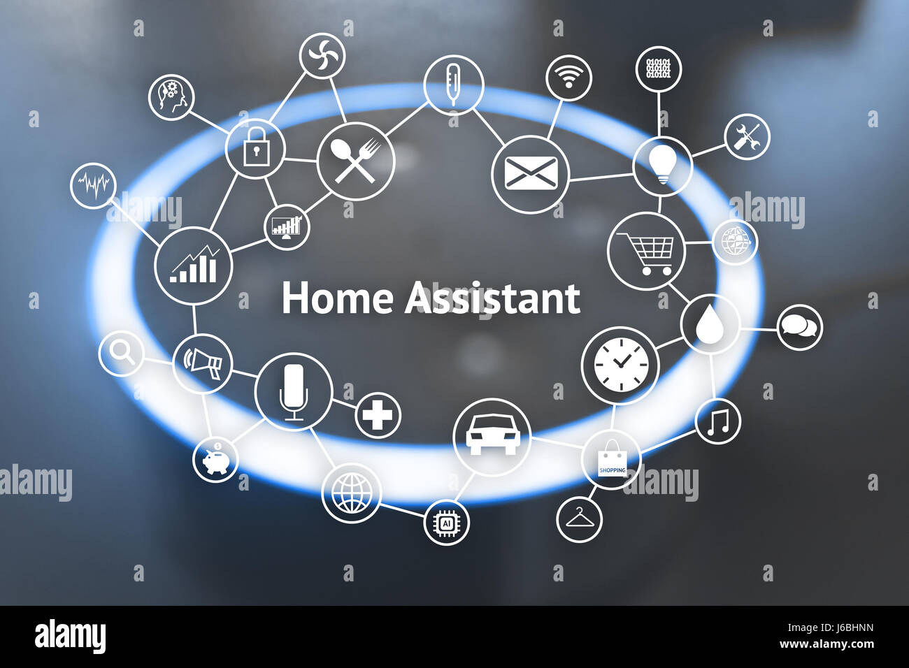 Home advisor , il riconoscimento vocale , intelligenza artificiale e dispositivo internet delle cose concetto. Le icone della tecnologia e cucina di sfocatura dello sfondo. Foto Stock