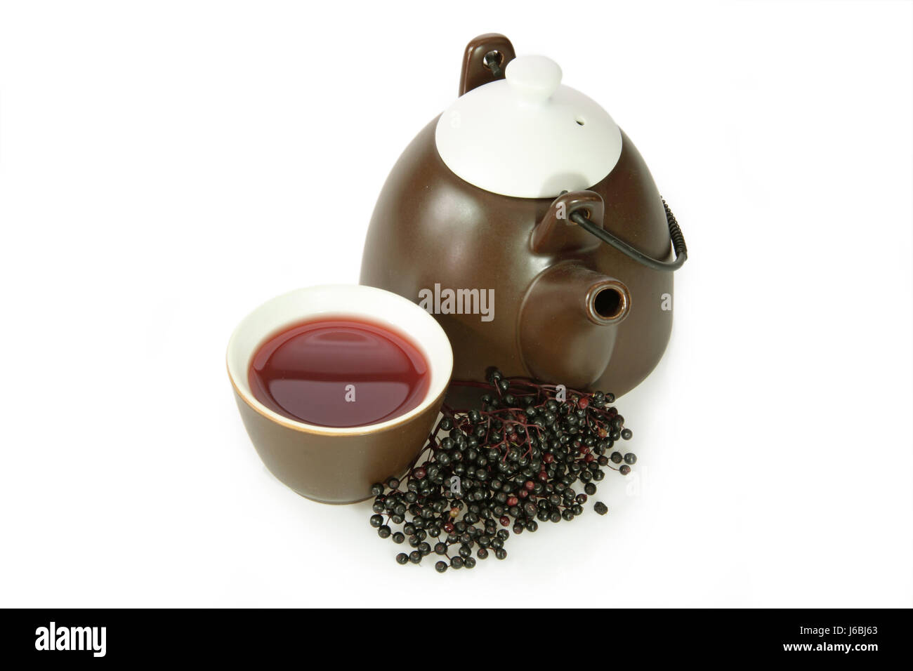 Bacche di tè tè SAMBUCO bacche arbusto ricco in vitamine commestibili di piante medicinali Foto Stock
