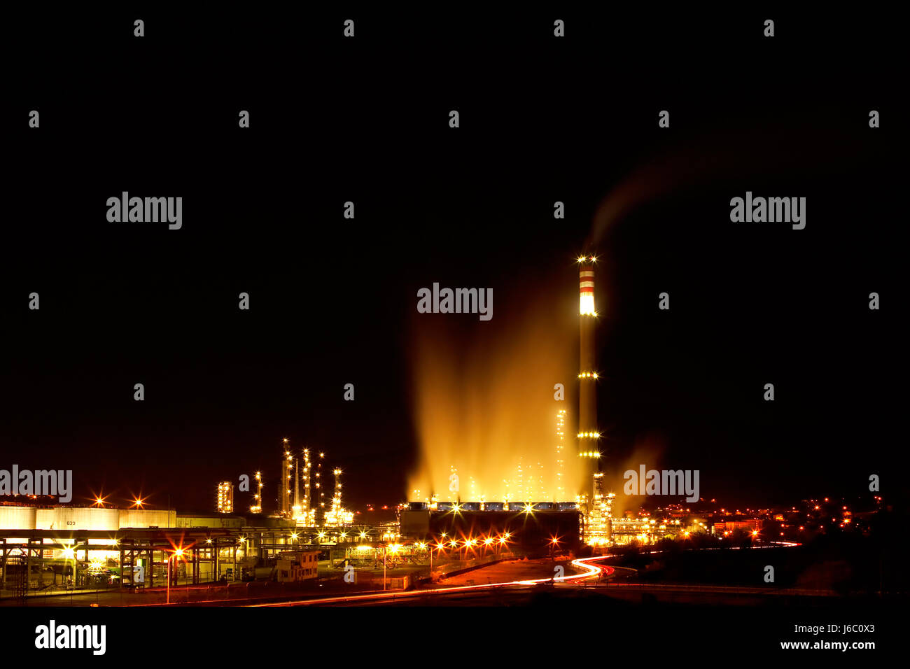 Fumatori fumo fuma fumi torre stazione ambiente industria ambiente Foto Stock