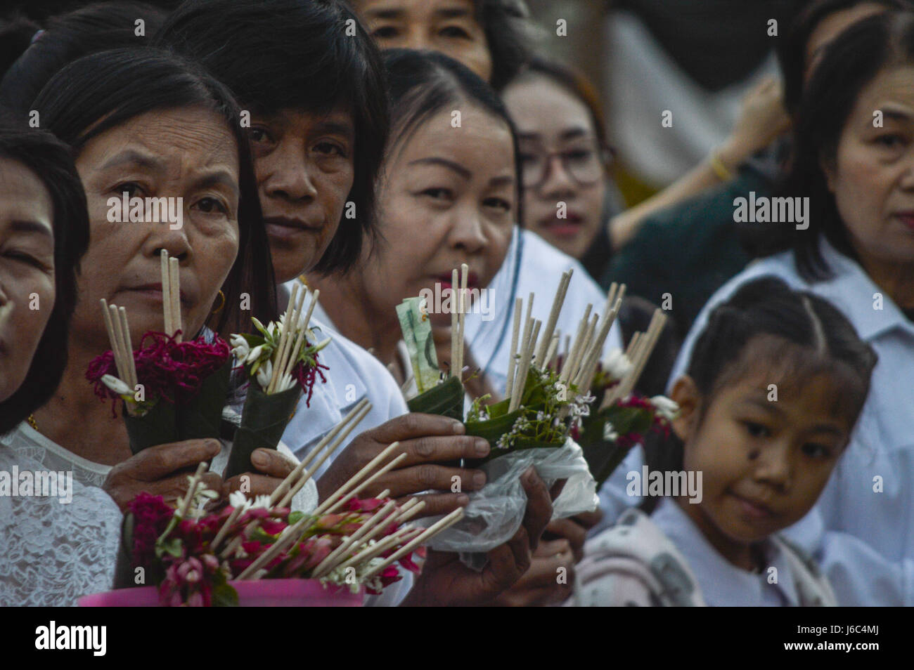Chiang Rai, Thailandia : Dicembre 29, 2016. Offerte floreali Festival 1a volta del tradizionale rendendo merito cerimonia. Foto Stock