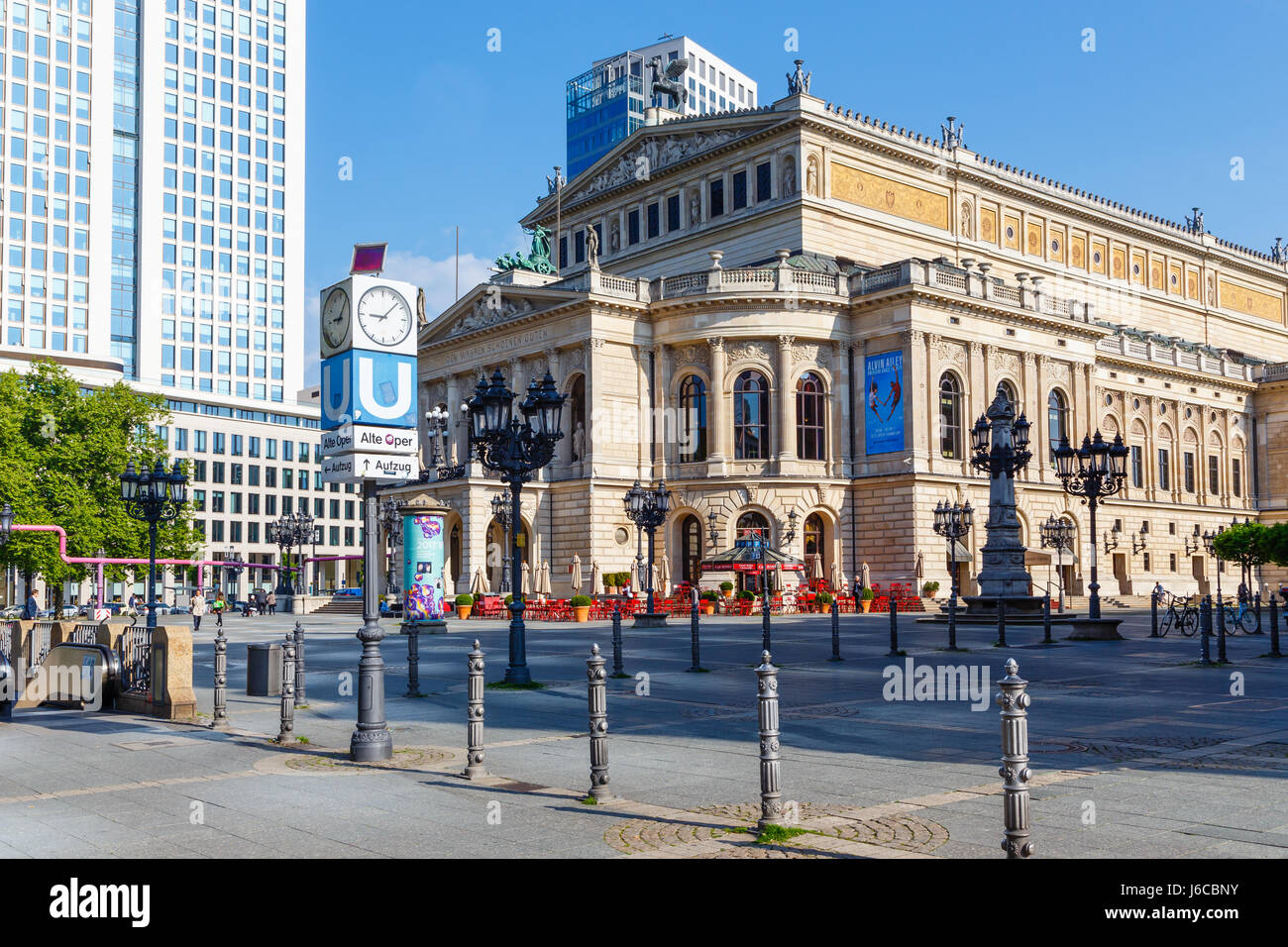 Alte Oper ("Old Opera') a Francoforte in Germania. Maggio 2017. Foto Stock