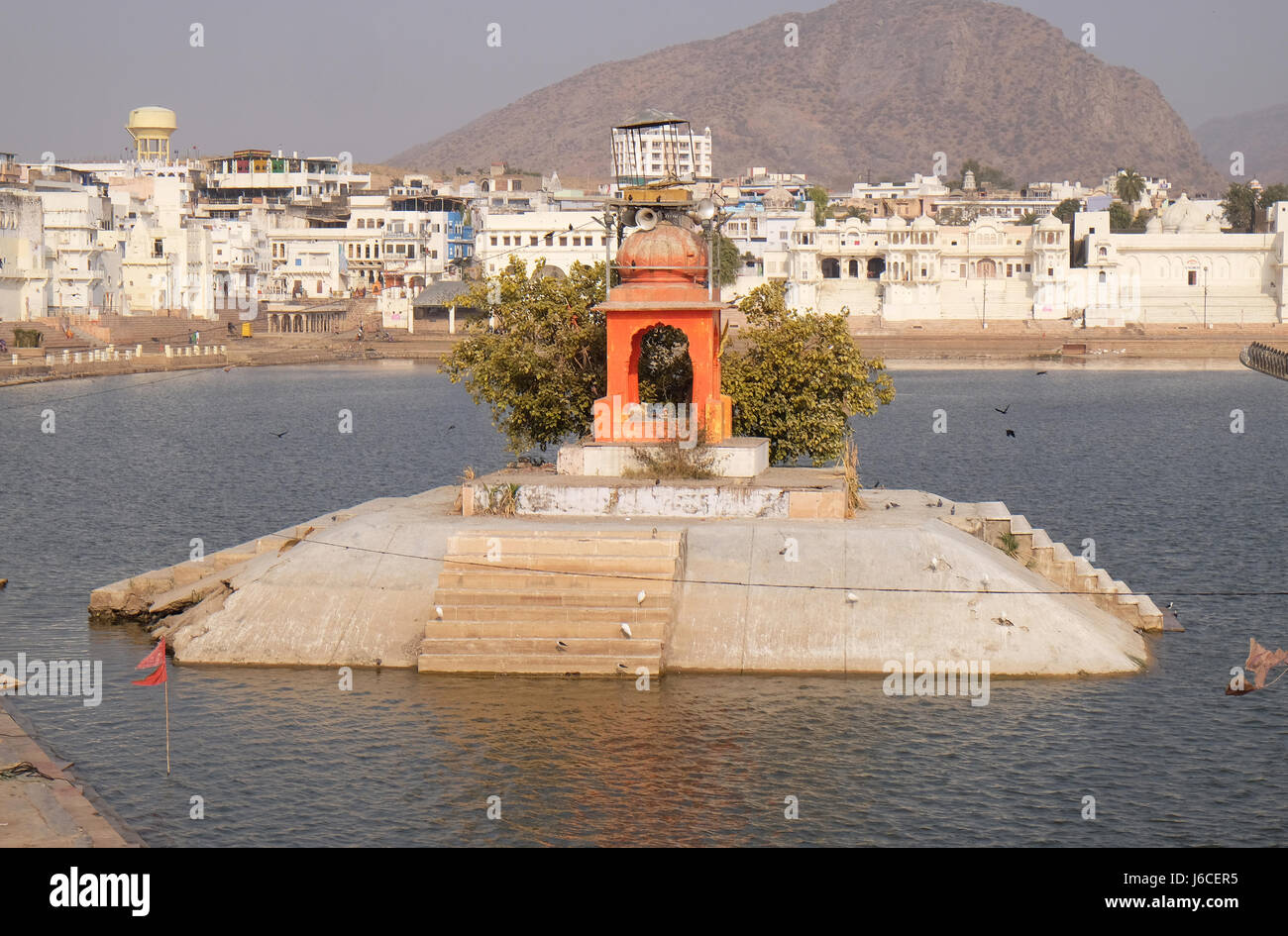 Lago di Pushkar o Pushkar Sarovar a Pushkar, Rajasthan, India, santa città indù, il 17 febbraio 2016. Foto Stock