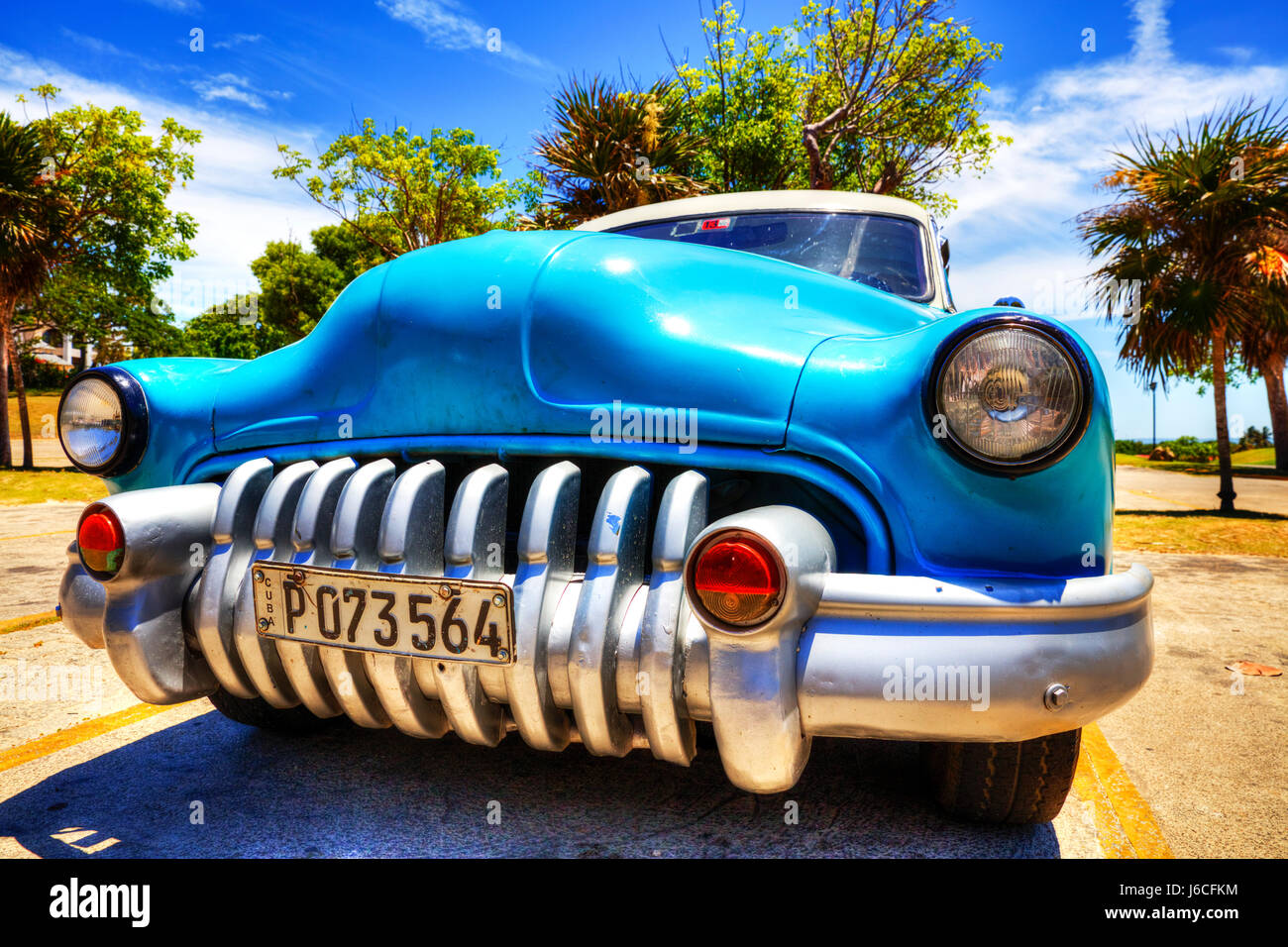 Vecchia auto americane a Cuba, auto cubano, tipico cubano cubano auto veicolo automobile in Cuba, Cuba Auto, Auto cubano Havana, Cuba auto, parcheggiata, tipico, blu Foto Stock