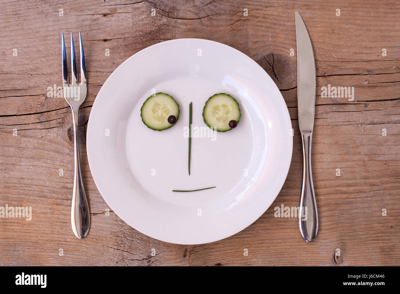 Gemse gesicht teller besteck glcklich gemse vegetarisch ausdruck gesicht essen Foto Stock
