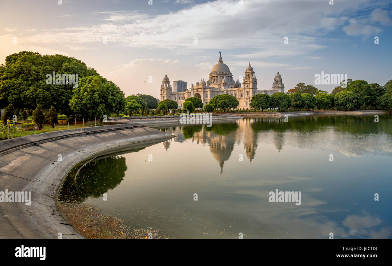 Storica Victoria Memorial monumento architettonico e museo a Kolkata a sunrise. Foto Stock