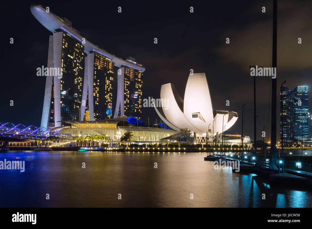 Lo skyline di Singapore di notte Foto Stock