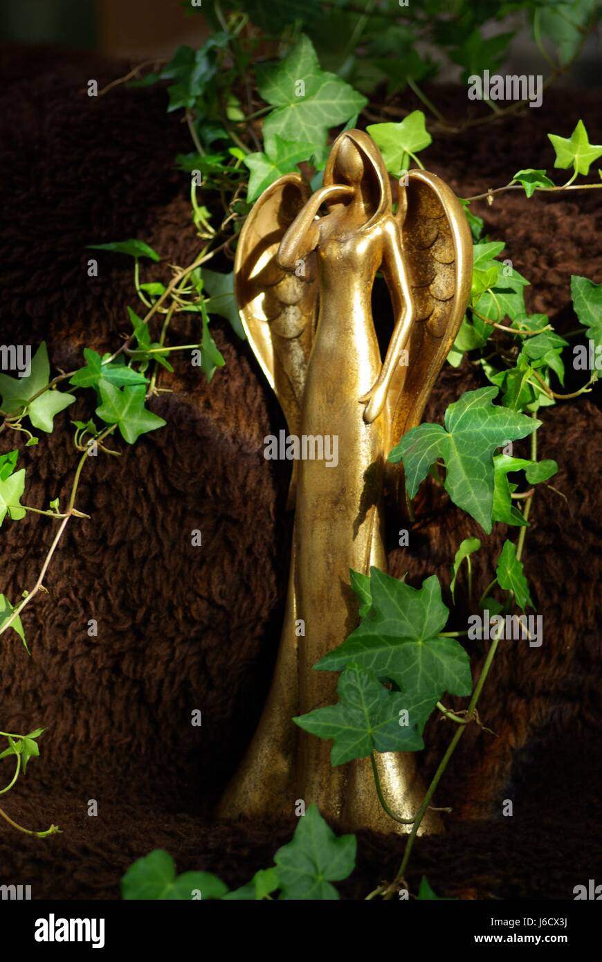 Angelo Angeli speranza di pace simpatia oro verde brunastro marrone brunette lutto Foto Stock