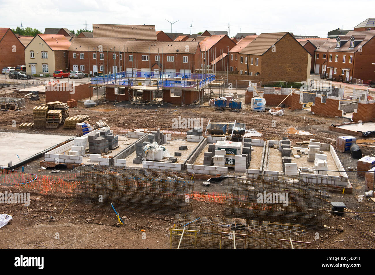 Taylor Wimpey Lysaght villaggio lo sviluppo di alloggiamento su brownfield ex acciaierie sito in Newport South Wales, Regno Unito Foto Stock