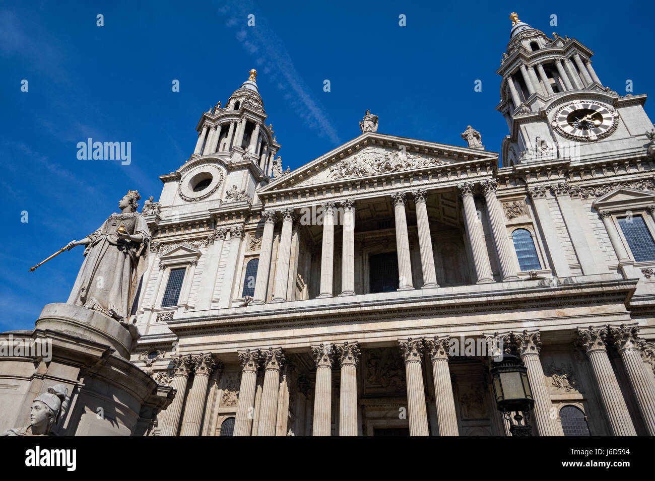 Fronte ovest della cattedrale di San Paolo a Londra England Regno Unito Regno Unito Foto Stock