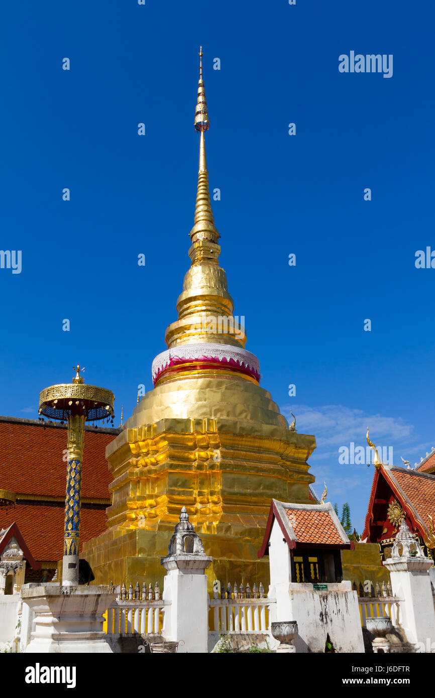 Wat Pong Sanuk Tai tempio nella provincia di Lampang, Thailandia Foto Stock