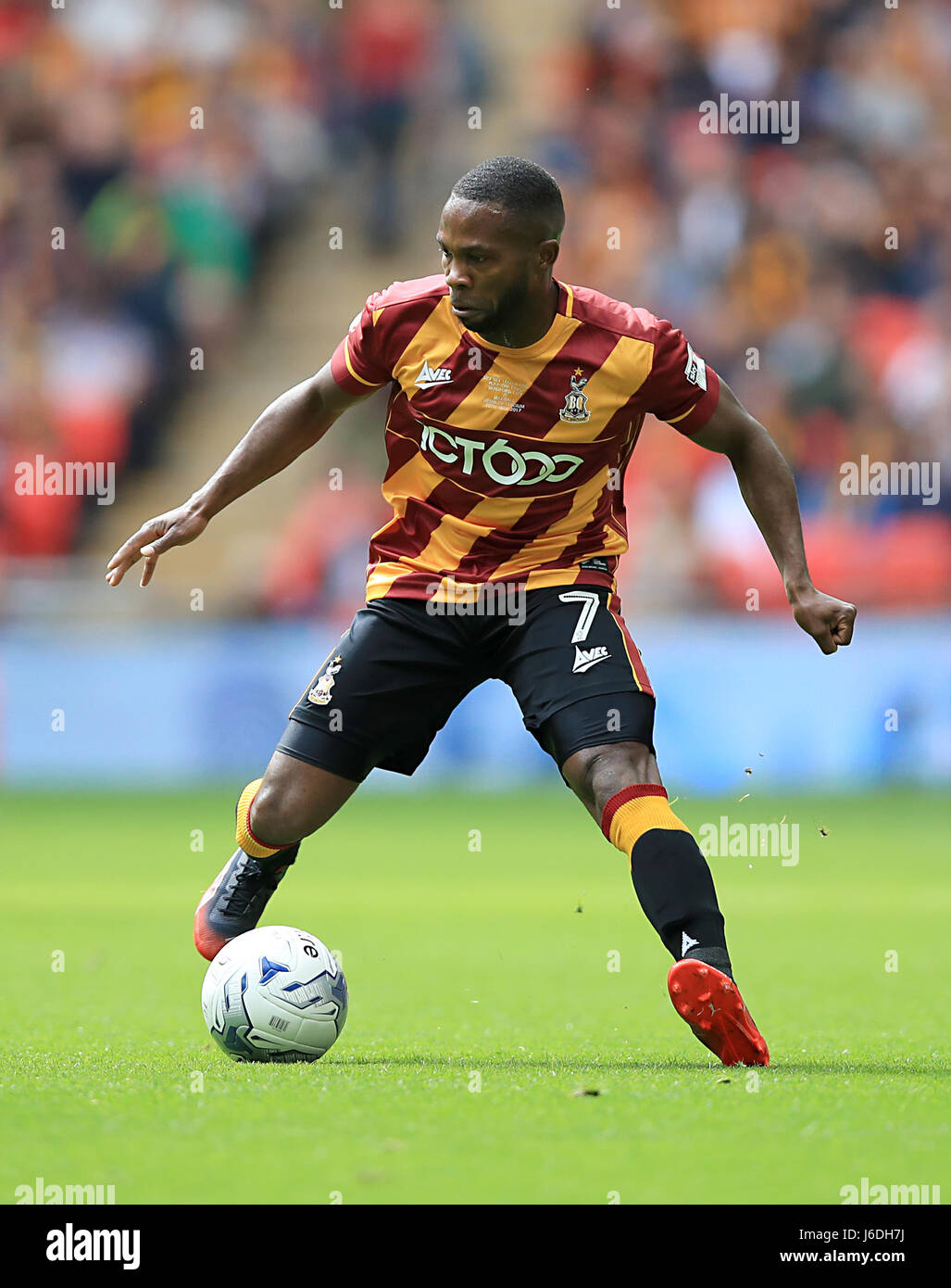 Mark Marshall di Bradford City in azione durante la finale di Sky Bet League One al Wembley Stadium, Londra. PREMERE ASSOCIAZIONE foto. Data immagine: Sabato 20 maggio 2017. Guarda la storia della PA DI CALCIO finale. Il credito fotografico dovrebbe essere: Mike Egerton/PA Wire. RESTRIZIONI: Nessun utilizzo con audio, video, dati, elenchi di apparecchi, logo di club/campionato o servizi "live" non autorizzati. L'uso in-match online è limitato a 75 immagini, senza emulazione video. Nessun utilizzo nelle scommesse, nei giochi o nelle pubblicazioni di singoli club/campionati/giocatori. Foto Stock