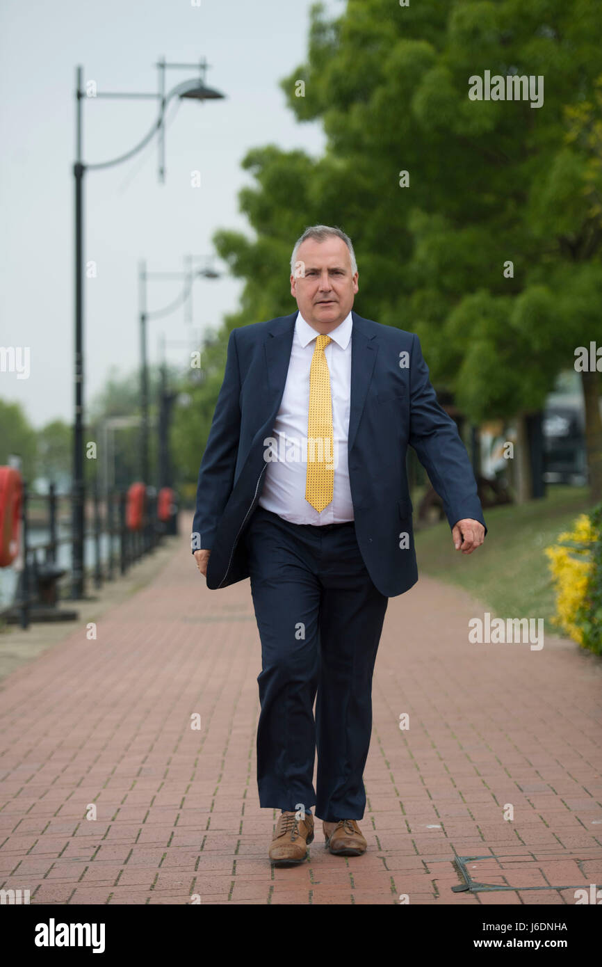 Mark Williams Welsh Liberal Democratici politico ed ex membro del Parlamento (MP) per la circoscrizione Ceredigion pone o una foto di Cardiff, Regno Unito Foto Stock