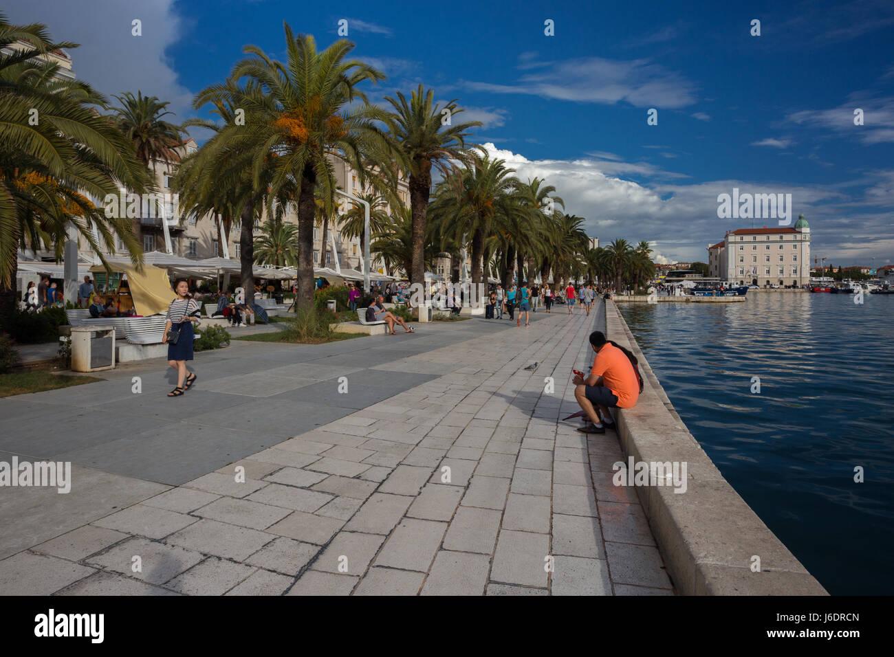 La passeggiata sul lungomare della città di Split, Dalmazia, Croazia Foto Stock