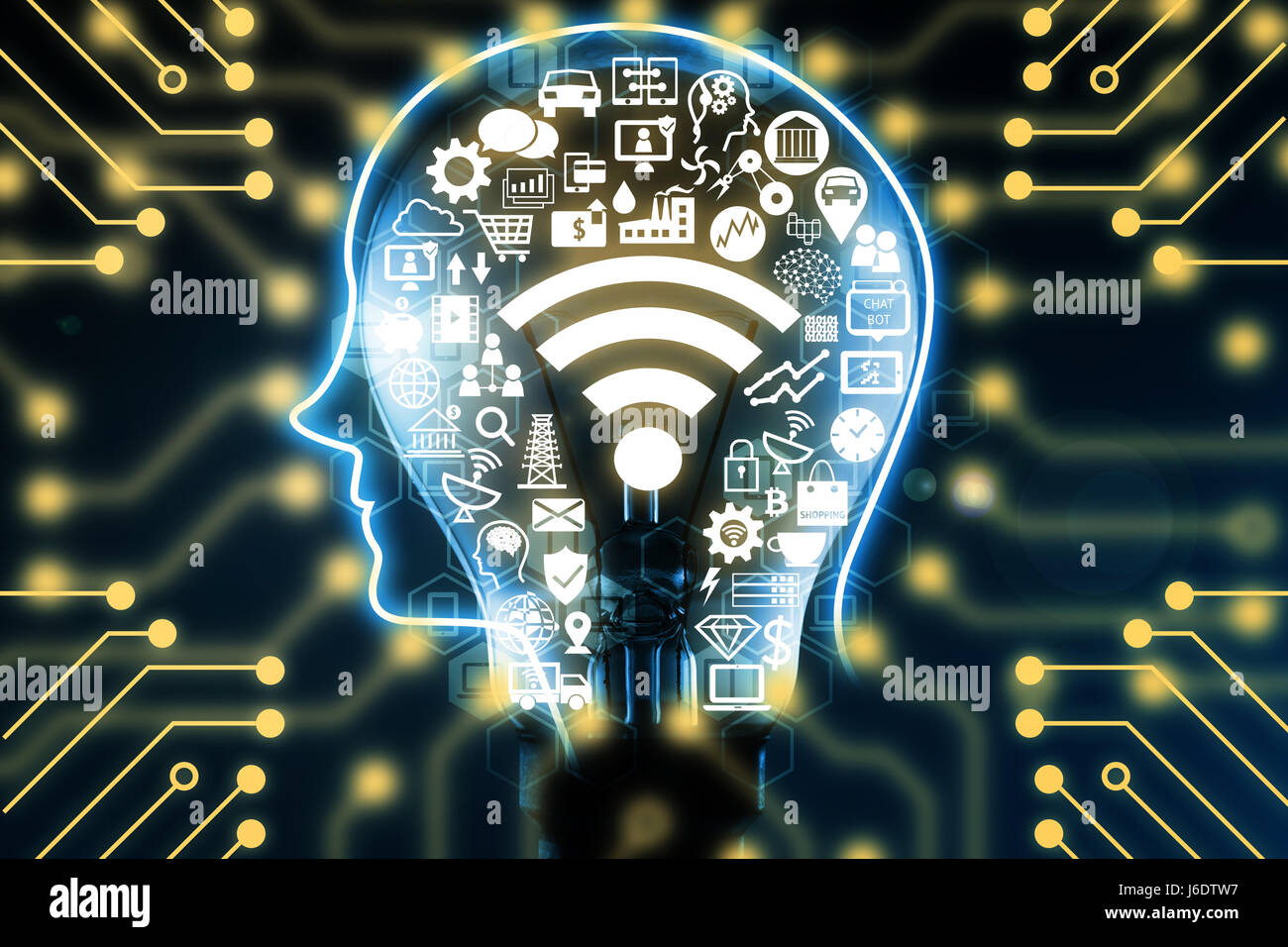 Internet delle cose (IOT) e uno stile di vita digitale concetto . Lampadina della luce, wifi icone e i circuiti elettrici sfondo grafico con una Infografica Foto Stock