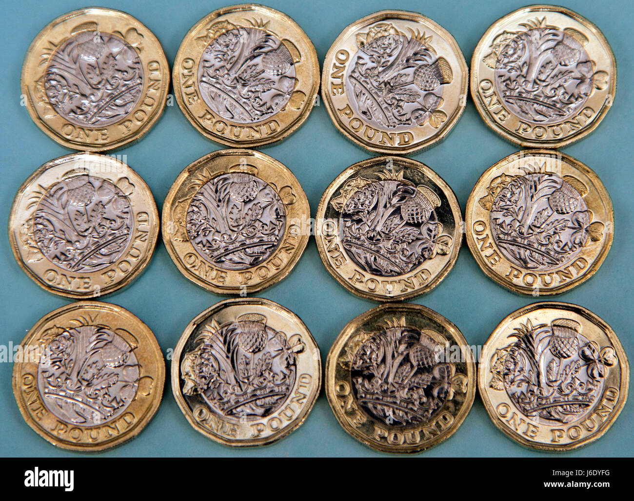 Nuovo multi-sided una libbra di monete, Londra Foto Stock