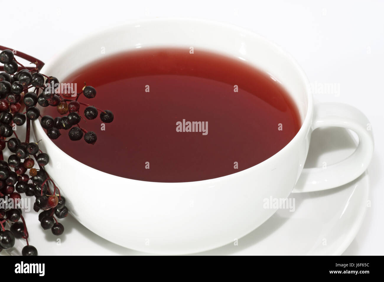 Tè tè SAMBUCO bacche arbusto ricco in vitamine prodotti commestibili di piante medicinali pianta di sambuco Foto Stock