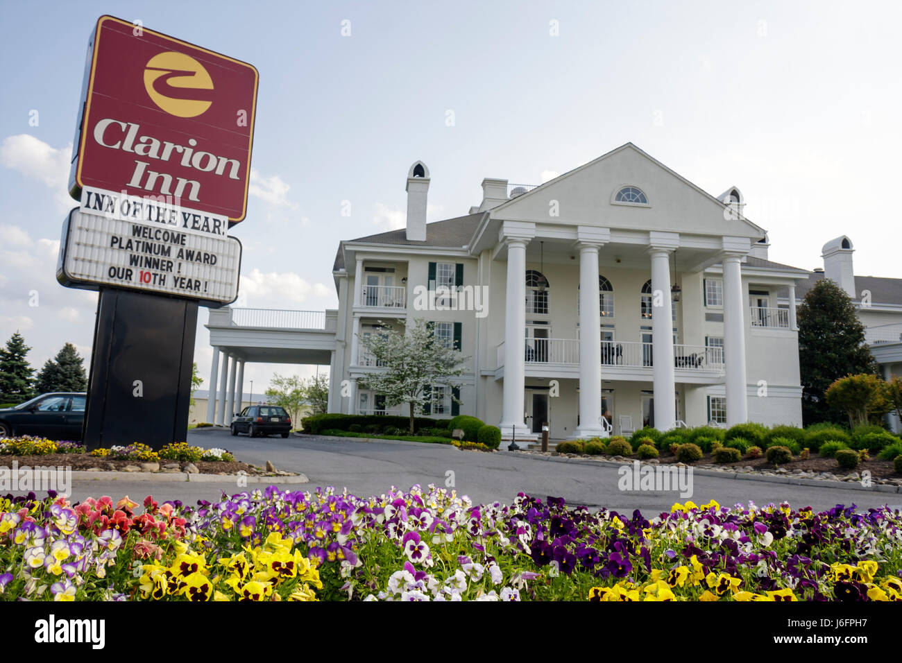 Sevierville Tennessee,Smoky Mountains,Clarion Inn,Willow River,hotel,catena,alloggio,ospitalità,edificio,esterno,fronte,ingresso,fiore,fiore, Foto Stock