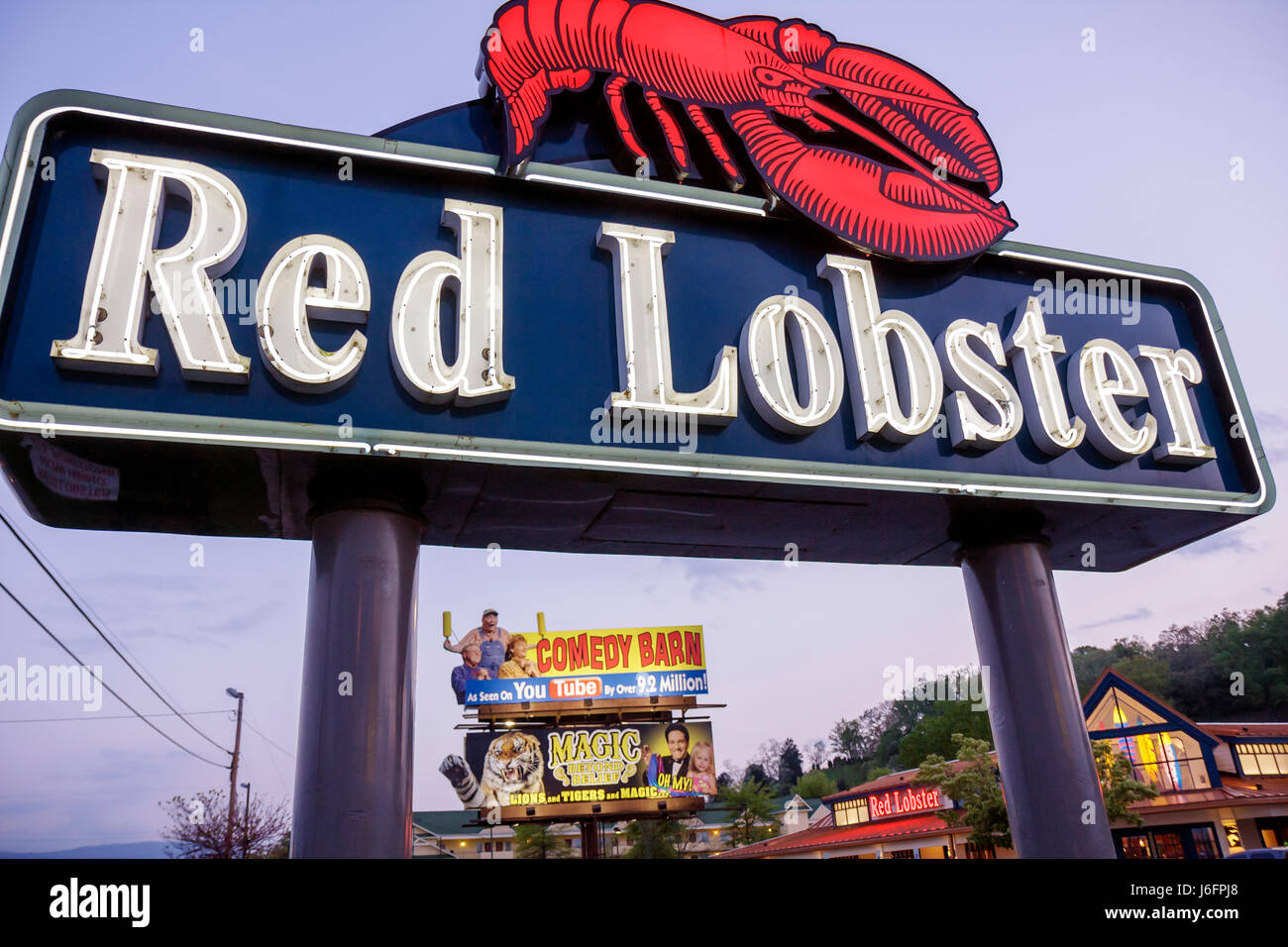 Sevierville Tennessee, Smoky Mountains, Red Lobster, ristorante ristoranti, ristoranti, cibo, caffè, cartello al neon, cartellone, pubblicità, annuncio, tramonto, serata, uscite Foto Stock