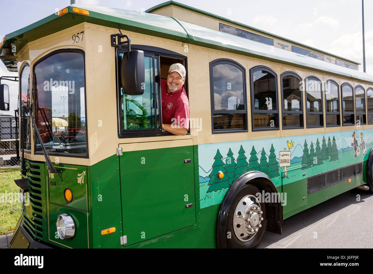 Sevierville Tennessee, Smoky Mountains, NASCAR Speedpark Trolley Stop, uomo uomini maschio adulti, conducente, Fun Time, trolley, TN080429009 Foto Stock