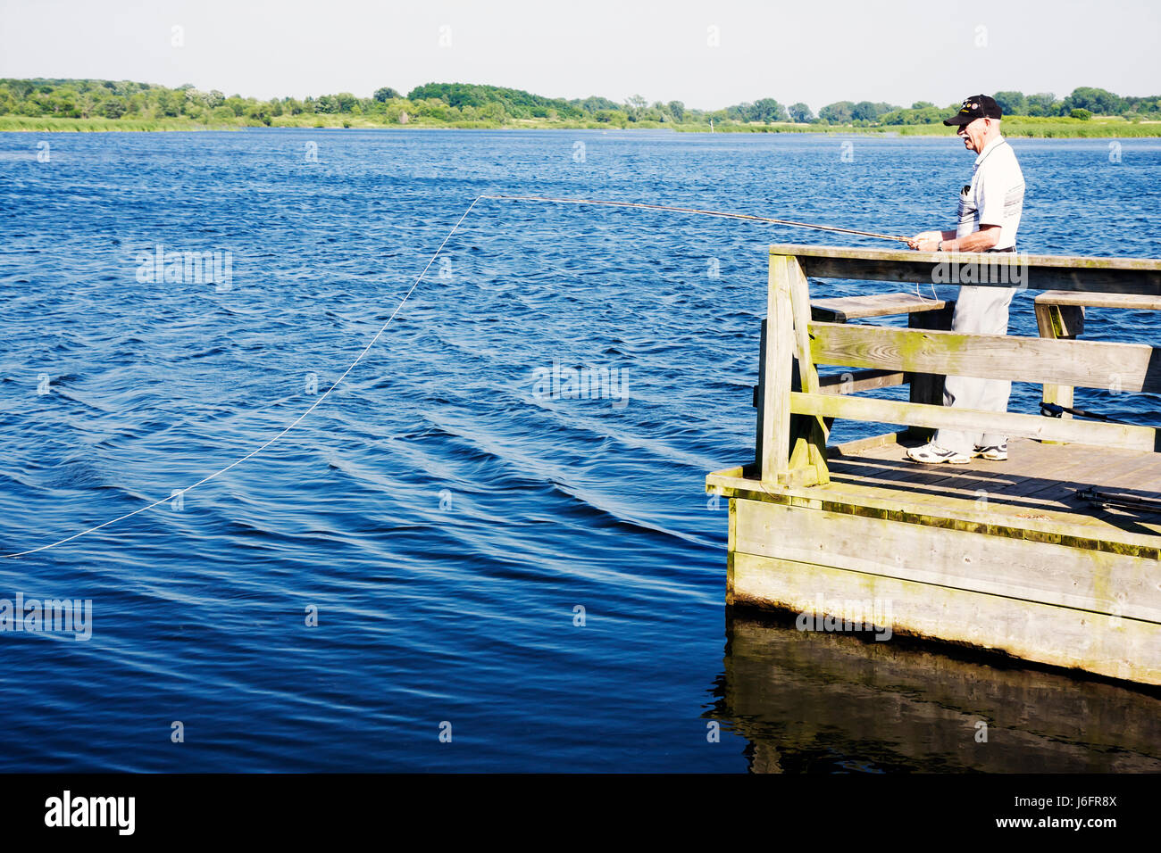 Kenosha Wisconsin, Kansasville, Richard Bong state Recreation Area, Wolf Lake, Fishing Pier, adulti uomo uomo maschio, anziani anziani anziani cittadini anziani Foto Stock