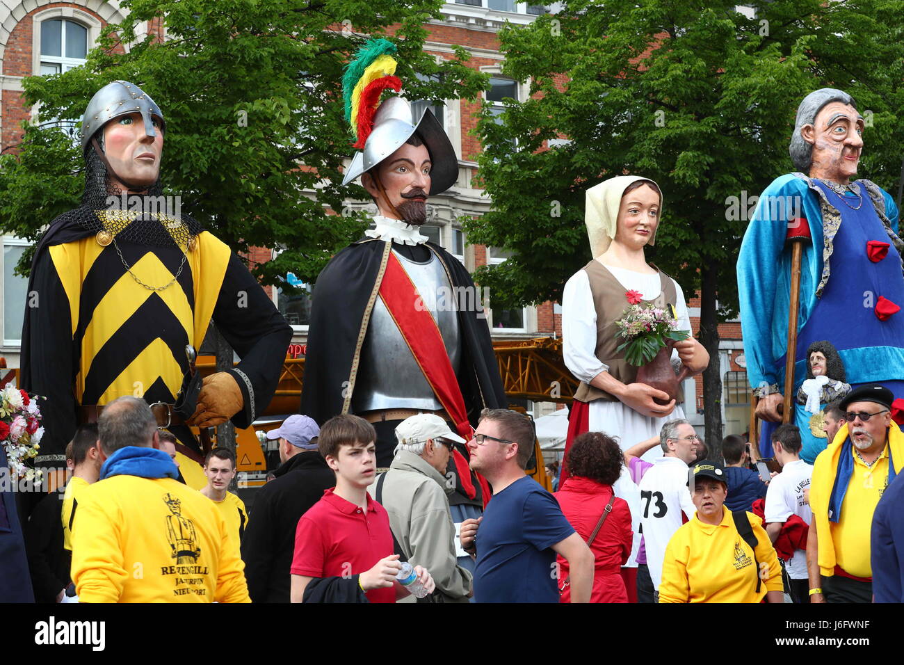 (170521) -- Leuven (Belgio), 21 maggio 2017 (Xinhua) -- giganti sono visti durante il primo giganti parata tenutasi a Leuven, Belgio, 20 maggio 2017. (Xinhua/Gong Bing) (HY) Foto Stock