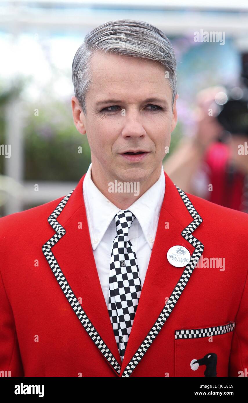 Cannes, Francia. 21 Maggio, 2017. John Cameron Mitchell Direttore come parlare con le ragazze a partiti, Photocall. 70° Festival di Cannes Cannes, Francia 21 maggio 2017 Diz100125 Credito: Allstar Picture Library/Alamy Live News Foto Stock