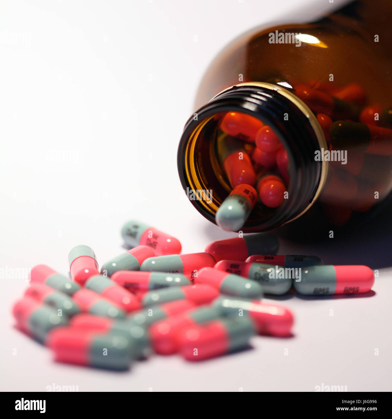 Pillole capsule curare pillole di droga significa medicina agente farmaco sostanza Remedy Foto Stock